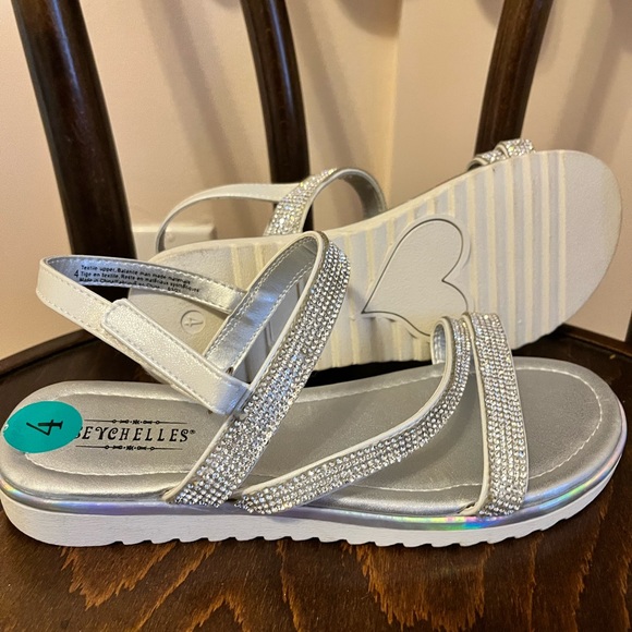 Girls Seychelles silver party sandals size 4 - Picture 2 of 4